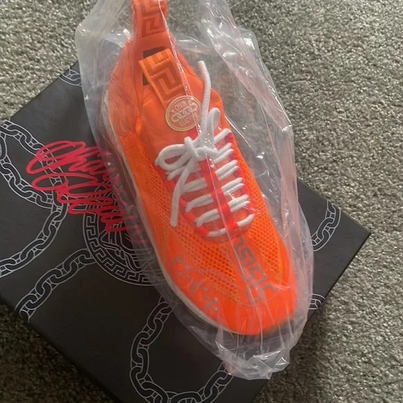 100% Authentic Men’s Versace Orange Cross Chainer ‼️ - Picture 4 of 5